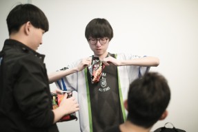 包含Scout在快船比赛中重返赛场，刷新纪录引发热议！赛场气氛高涨的词条-九游游戏平台