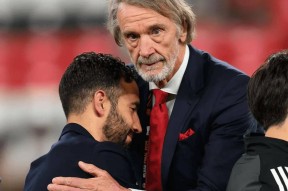 包含曼联清晨再遭质疑，志在法国杯名次提升，球迷炸锅，更衣室氛围转暖的词条-九游官网